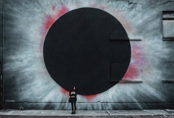Exploration du street art à Berlin : une visite guidée des œuvres les plus emblématiques